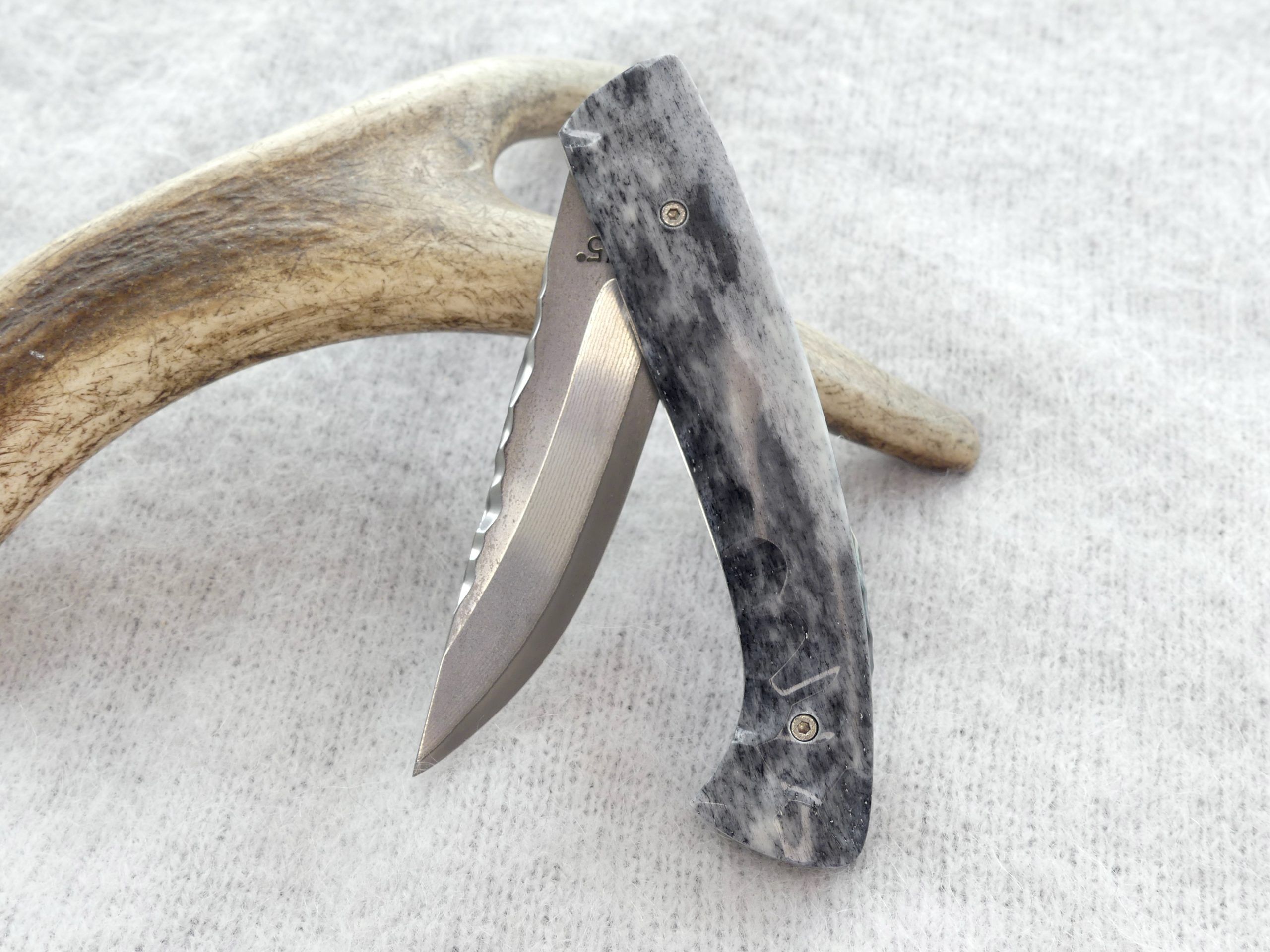 Couteau 1515 Girafe Gris